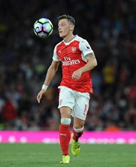 Mesut Ozil in Action: Arsenal vs. Chelsea, Premier League 2016-17