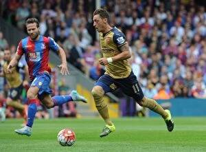 Images Dated 16th August 2015: Mesut Ozil in Action: Arsenal vs. Crystal Palace, Premier League 2015-16