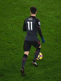 Mesut Ozil in Action: Arsenal vs. Crystal Palace, Premier League 2017-18