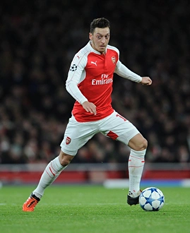 Mesut Ozil in Action: Arsenal vs Dinamo Zagreb, UEFA Champions League 2015-16