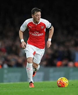 Images Dated 24th October 2015: Mesut Ozil in Action: Arsenal vs. Everton, Premier League 2015/16
