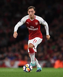 Mesut Ozil in Action: Arsenal vs Leicester City, Premier League 2017-18