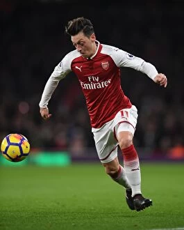Arsenal v Liverpool 2017-18 Collection: Mesut Ozil in Action: Arsenal vs Liverpool, Premier League 2017-18