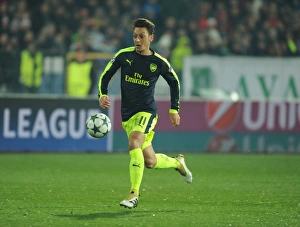 Mesut Ozil in Action: Arsenal vs Ludogorets Razgrad, UEFA Champions League 2016-17