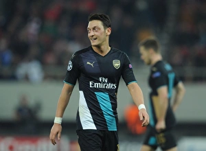 Mesut Ozil in Action: Arsenal vs. Olympiacos, UEFA Champions League, 2015
