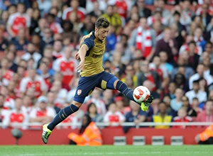Arsenal V Olympique Lyonnais - Emirates Cup 2015/16 Prints: Mesut Ozil in Action: Arsenal vs. Olympique Lyonnais, Emirates Cup 2015/16