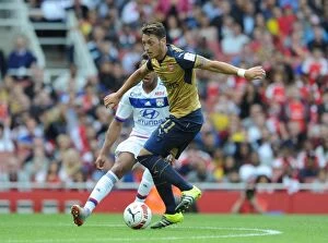 Arsenal v Olympique Lyonnais - Emirates Cup 2015/16 Collection: Mesut Ozil in Action: Arsenal vs Olympique Lyonnais, Emirates Cup 2015/16