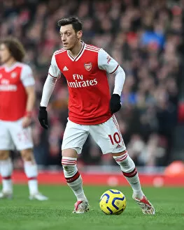 Images Dated 18th January 2020: Mesut Ozil in Action: Arsenal vs. Sheffield United, Premier League 2019-20