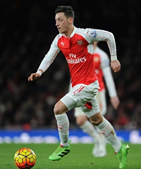 Mesut Ozil in Action: Arsenal vs Southampton, Emirates Stadium, 2016