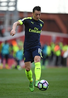 Mesut Ozil in Action: Arsenal vs Stoke City, Premier League 2016-17