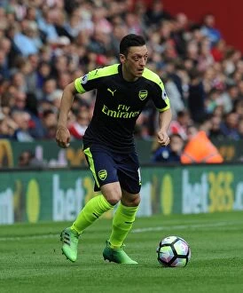 Images Dated 13th May 2017: Mesut Ozil in Action: Arsenal vs. Stoke City, Premier League 2016-17