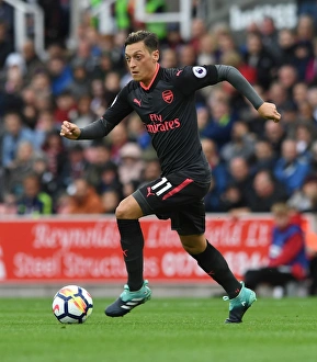 Mesut Ozil in Action: Arsenal vs. Stoke City, Premier League 2017-18