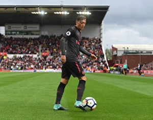 Mesut Ozil in Action: Arsenal vs. Stoke City, Premier League 2017-18