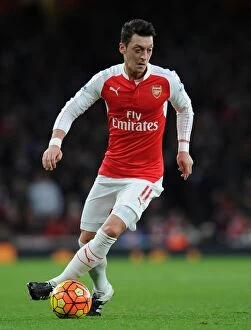 Arsenal Sunderland 2015-16 Collection: Mesut Ozil in Action: Arsenal vs. Sunderland, Premier League 2015-16