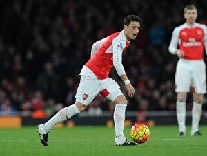 Images Dated 5th December 2015: Mesut Ozil in Action: Arsenal vs. Sunderland, Premier League 2015-16