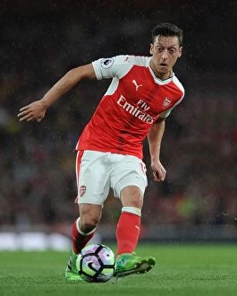 Images Dated 16th May 2017: Mesut Ozil in Action: Arsenal vs Sunderland, Premier League 2016-17