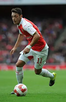 Mesut Ozil in Action: Arsenal vs. VfL Wolfsburg at the Emirates Cup 2015/16