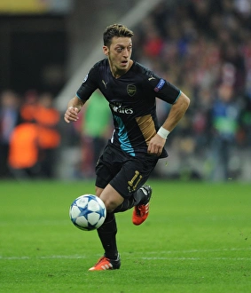 Bayern Munich V Arsenal 2015-16 Prints: Mesut Ozil in Action: Bayern Munich vs. Arsenal (2015-16)