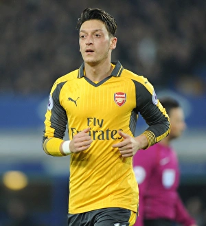 Mesut Ozil in Action: Everton vs. Arsenal, Premier League 2016-17
