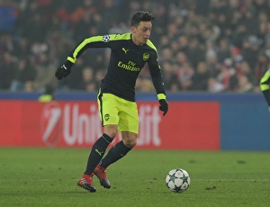 Mesut Ozil in Action: FC Basel vs. Arsenal, UEFA Champions League 2016-17