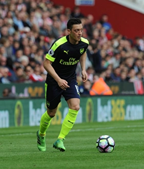 Mesut Ozil in Action: Stoke City vs Arsenal, Premier League 2016-17