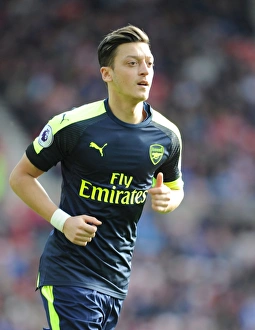 Mesut Ozil in Action: Sunderland vs. Arsenal, Premier League 2016-17