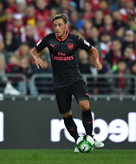 Mesut Ozil in Action: Sydney FC vs. Arsenal, 2017-18