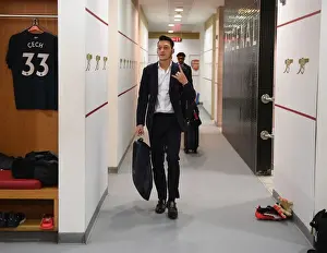 Mesut Ozil: Arsenal Changing Room Moment before Arsenal vs. Tottenham Hotspur (2017-18)