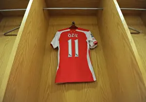 Arsenal V Sunderland 2014-15 Prints: Mesut Ozil: Arsenal Changing Room Moment before Arsenal vs Sunderland (2015)