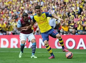 Mesut Ozil (Arsenal) Kieran Richardson (Villa). Arsenal 4: 0 Aston Villa. FA Cup Final