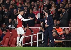 Images Dated 2nd May 2019: Mesut Ozil Bids Farewell to Unai Emery: Emotional Moment as Arsenal Star is Substituted in UEFA