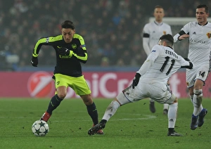 Mesut Ozil Clashes with Renato Steffen: FC Basel vs. Arsenal, UEFA Champions League, 2016
