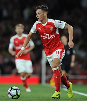 Mesut Ozil at Emirates Stadium: Arsenal vs Chelsea, Premier League 2016-17