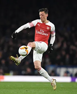 Mesut Ozil in Europa League Action: Arsenal vs. S.S.C. Napoli (2018-19)