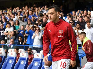 Chelsea v Arsenal 2018-19 Collection: Mesut Ozil: Gearing Up for Chelsea vs Arsenal Clash (2018-19)