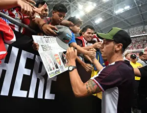 Mesut Ozil Meets Arsenal Fans in Singapore After Arsenal vs Atletico Madrid Match, 2018
