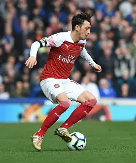 Mesut Ozil vs. Gylfi Sigurdsson: A Premier League Showdown at Goodison Park