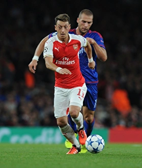 Mesut Ozil vs. Pajtim Kasami: Arsenal vs. Olympiacos Clash in 2015/16 UEFA Champions League