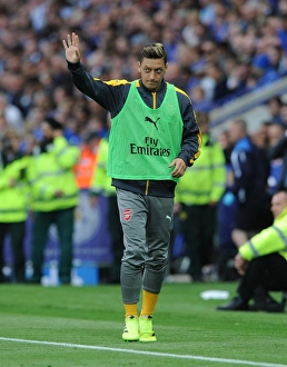 Mesut Ozil Warming Up: Arsenal vs. Leicester City, Premier League 2016-17