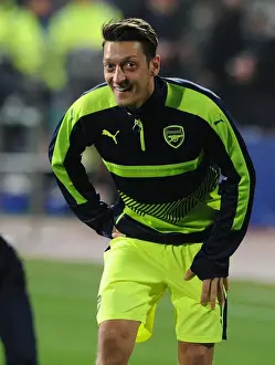 Mesut Ozil Warming Up: Arsenal vs Ludogorets Razgrad, UEFA Champions League, 2016