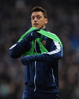 Images Dated 18th January 2015: Mesut Ozil Warming Up: Arsenal vs Manchester City, Premier League 2014-15