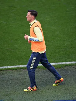 Mesut Ozil Warming Up: Brighton & Hove Albion vs. Arsenal FC, Premier League 2019-2020