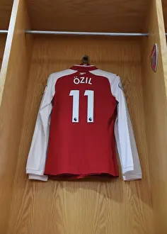Mesut Ozil's Empty Arsenal Locker: Arsenal v Huddersfield Town, Premier League 2017-18