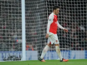 Mesut Ozil's Brilliant Display: Arsenal's Champions League Victory Over Dinamo Zagreb