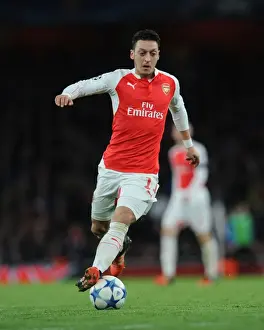 Mesut Ozil's Brilliant Performance: Arsenal Dominates Dinamo Zagreb in Champions League