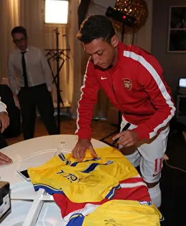 Mesut Ozil's Munich Debut: Arsenal's New Signing at Photo Shoot