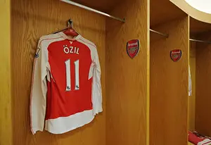 Mesut Ozil's Pre-Match Focus: Arsenal Changing Room Moment before Arsenal vs Newcastle United (2015-16)