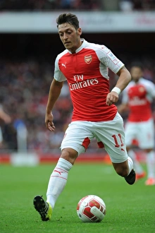 Mesut Ozil's Stellar Performance: Arsenal vs. VfL Wolfsburg - Emirates Cup 2015