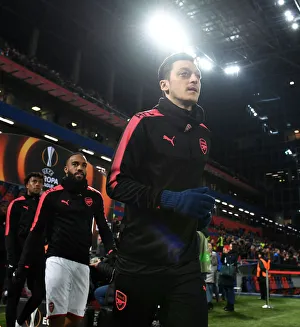 CSKA Moscow V Arsenal 2017-18 Prints: Mesut Ozil's Warm-Up: Arsenal FC vs