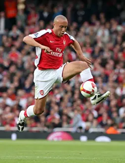 Mikael Silvestre in Action: Arsenal's Triumph Over Everton (3:1), Barclays Premier League, Emirates Stadium, October 18, 2008